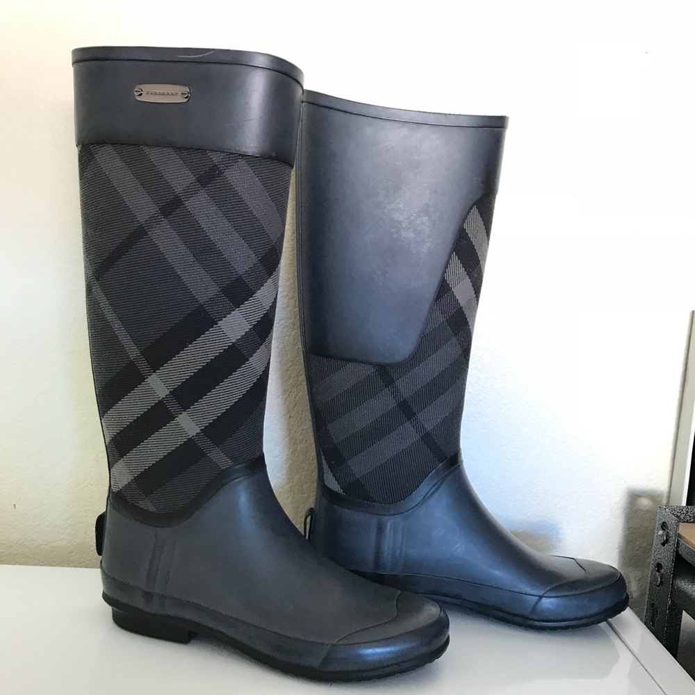 Luxury Burberry Clemence Rain Boots Size 7
